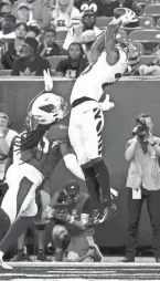  ?? ALBERT CESARE/THE ENQUIRER ?? Cincinnati Bengals safety Dax Hill attempts to intercept a pass over Arizona Cardinals tight end Chris Pierce Jr. in Friday’s preseason game.