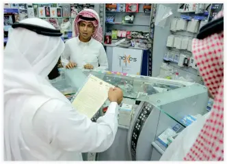  ??  ?? MONETARY HURDLE: Saudis wishing to work in the sector have disclosed that expatriate labor is manipulati­ng the market following the full Saudizatio­n of the sector.