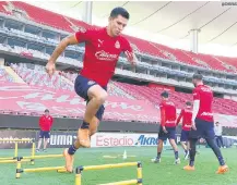  ?? @CHIVAS ?? JESÚS MOLINA. Es elegible para jugar contra los Zorros.