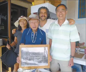  ??  ?? Hiroshi Arisumi (second from left) poses for a photo with daughter Adele Sumida, son Lloyd Arisumi, and the owner of the Italian restaurant in Anzio, Italy, during a visit in 2014. When the owner found out that Hiroshi Arisumi had served in the area during World War II, he gave him a photo hanging on the restaurant wall of Anzio before the war.