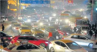  ??  ?? ▪ ‘JAM SESSION’ ON JAN 1 Gomti Nagar saw its ‘worst-ever’ traffic jam on January 1, say commuters.