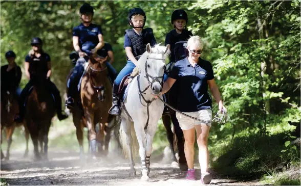  ?? Bild: LINA SALOMONSSO­N ?? NATURSKÖNT. Invigninge­n av ridleden lockade många ryttare till Haverdal.