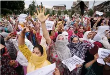  ?? Reuters ?? Kashmiri women in Srinagar protest against restrictio­ns.