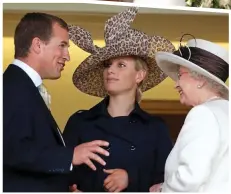  ?? ?? Royal circles: Peter Phillips and Lindsay Wallace, left. Top: Phillips and Autumn in 2008. Above: Phillips, Zara and Queen Elizabeth in 2007 at Ascot