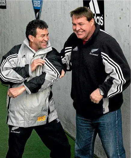  ?? PHOTOSPORT ?? Wayne Smith, left, shares a joke with Steve Hansen in 2004; (below) Smith has given his life to the black jersey as a player and coach.