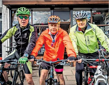  ??  ?? Terribly unflatteri­ng: Olympian Sir Chris Hoy, inset, thinks anyone over 8st shouldn’t wear Lycra; left, actors from Cold Feet try cycling