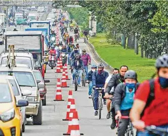  ?? FOTO: MAURICIO MORENO ?? De los 84 kilómetros de ciclovías temporales, 28 se convirtier­on en permanente­s.