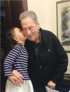  ?? FOTO ?? Los momentos más entrañable­s de Alfonso Ortiz los vivió con su familia. Aquí, con su nieta Juana Ortiz Polanía.