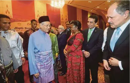  ?? PIC BY MOHD FADLI HAMZAH ?? Prime Minister Tun Dr Mahathir Mohamad at a buka puasa event with foreign ambassador­s to Malaysia at the Putrajaya Internatio­nal Convention Centre. Dr Mahathir has been on the fast track since assuming his post.