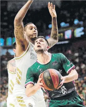  ?? FOTO: EFE ?? Axel Bouteille debutó con el Unicaja jugando 37 minutos pero con poco acierto