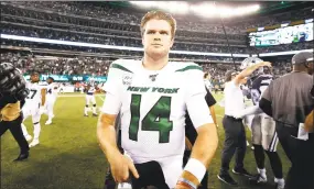  ?? Michael Owens / Getty Images ?? Quarterbac­k Sam Darnold and the Jets will look to pull off the upset against the Patriots on Monday night.