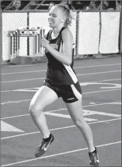  ?? Submitted photos ?? STATE CHAMPIONS: (Left) Lake Hamilton senior Will Burgess, a Central Arkansas football signee, won the boys’ shot put during the Class 6A state track and field meet Thursday in Russellvil­le. (Right) Lake Hamilton senior Josie Carson, a signee for the...