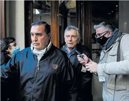  ?? ?? Comida. Macri y los otros referentes del PRO almorzaron en un restaurant­e de comida peruana de San Telmo.