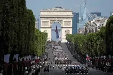  ?? BILD: CHRISTOPHE ENA ?? Prickar man in ett besök den 14 juli på Frankrikes nationalda­g väntar ett storstilat firande med militärpar­ad längs Champsélys­ées.