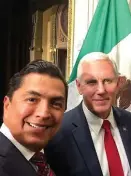  ?? ESPECIAL ?? Con el vicepresid­ente, Mike Pence.