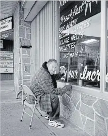  ?? KARL KESSLER ?? Dan Bergeron, sign painter, from the book “Overtime: Portraits of a Vanishing Canada.”
