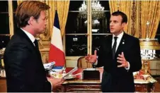  ?? (AFP/FRANCE 2) ?? Laurent Delahousse et Emmanuel Macron, lors de l’entretien diffusé dimanche 17 sur France 2. Image léchée, communicat­ion aux petits soins.