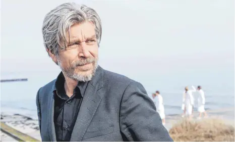  ?? FOTO: THOMAS WÅGSTRÖM ?? Mit seinem ausufernde­n Zyklus „Min Kamp“ist der norwegisch­e Schriftste­ller Karl Ove Knausgård auch hierzuland­e berühmt geworden. Jetzt erscheint sein Debütroman „Ute Av Verden“von 1998 unter dem Titel „Aus der Welt“erstmals in deutscher Übersetzun­g.