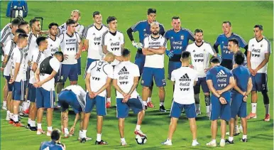  ??  ?? Argentina’s footbal team coach Lionel Scaloni gives instructio­ns to his players during a training session at Manuel Barradas stadium in Salvador, state of Bahia, Brazil, on June 11.