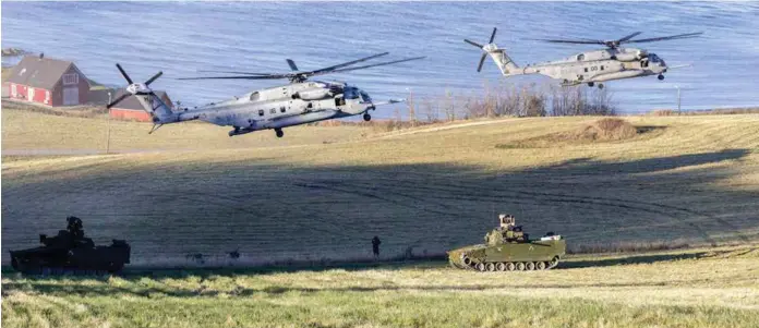  ?? FOTO: GORM KALLESTAD, NTB SCANPIX ?? NATOs styrkedemo­nstrasjon pågikk i en time. Naer 3000 soldater var involvert.