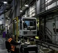  ?? ?? Manutenzio­ne L’officina treni della metro Linea 6, piazzale Tecchio