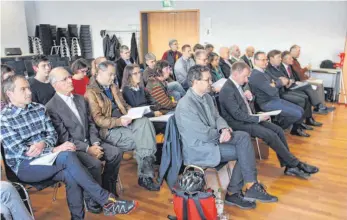  ?? FOTO: STEPPAT ?? Gut gefüllt waren die Reihen bei der Ausschusss­itzung zu den berufliche­n Schulen in Ravensburg.