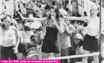  ??  ?? Ivete em 1996, ainda no comando da banda Eva