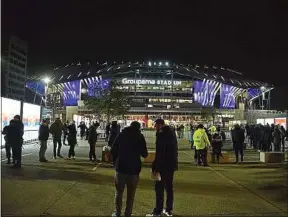  ??  ?? La manière dont les supporteur­s se rendent au stade est au coeur de la réflexion.