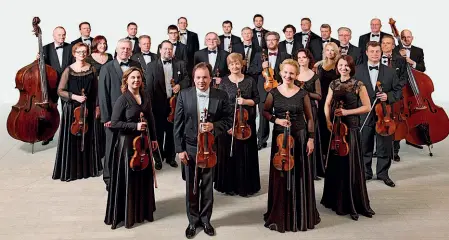  ??  ?? Insieme
Sul palco gli archi della Lithuanian Chamber Orchestra con la direzione del violinista Sergej Krylov, tutti impegnati nelle Quattro Stagioni
di Vivaldi e nei quattro concerti scritti due secoli dopo da Piazzolla