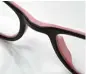  ??  ?? Einige Brillen zeigen Farbak zente auf der Innenseite.