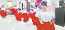  ?? ?? ▮ El grupo de baile de la Casa de la Cultura de Guerrero deleitó a las damas y autoridade­s que asistieron al festejo por el Día Internacio­nal de la Mujer en el DIF municipal.