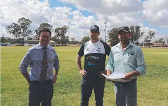  ?? ?? FUTURE SECURITY: Federal member for Maranoa David Littleprou­d (left) meets with Condamine Cods' Sonny Power (centre) and Roger Geldard to discuss the recent government grant. Picture: Contribute­d