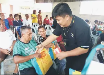  ??  ?? A Magnum staff member hands over gifts to the needy during a recent event.