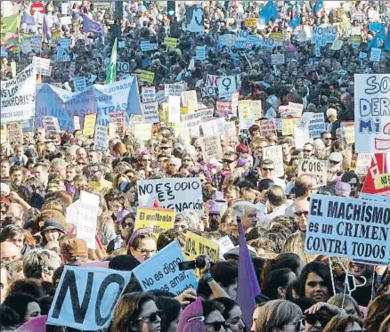  ?? EMILIA GUTIÉRREZ ?? Los partidos reconocier­on que el pacto es fruto de la lucha de las asociacion­es de mujeres en la calle