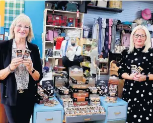  ??  ?? Kind gesture Elisabeth Paterson and Fiona Hannah at the Strathcarr­on Shop