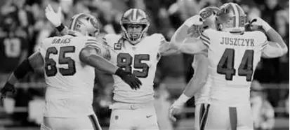  ?? STEPH CHAMBERS/GETTY IMAGES ?? George Kittle (center) celebrates his second touchdown reception in the 49ers’ win in Seattle.