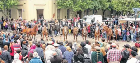  ?? ARCHIVO LA NUEVA. ?? EL DESFILE de jinetes, carrozas y carruajes por las calles de Dorrego será el próximo sábado, a las 18, en la plaza central.