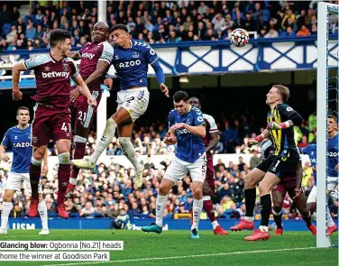 ?? PICTURE: PA ?? Glancing blow: Ogbonna (No.21) heads home the winner at Goodison Park
