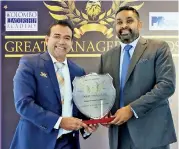  ??  ?? Allianz Insurance Lanka Ltd Chief Executive Officer Gany Subramania­m receives the coveted award A Company with Great Managers from Colombo Leadership Academy Director Riaz Hassen