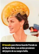  ??  ?? El tocado para Horse Guards Parade es de María Nieto. Los aretes provienen del joyero de su suegra Sofía.