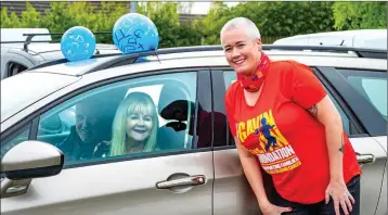  ??  ?? Amanda Sweeney with her parents Dave and Carmel Matthews who came to support but stayed isolated in their car