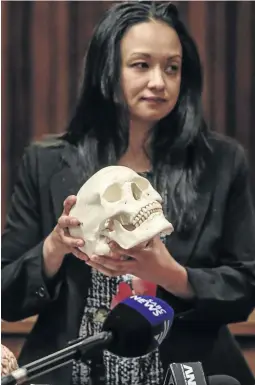  ?? / ALAISTER RUSSELL ?? Forensic pathologis­t Dr Shakeera Holland shows a skull during the inquest into Ahmed Timol’s death.