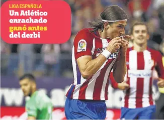  ??  ?? para dificultar el ataque de su rival. LIGA ESPAÑOLA Un Atlético enrachado ganó antes del derbi