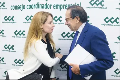  ?? Foto Cuartoscur­o ?? ▲ Claudia Jañez, presidenta del CEEG, y Carlos Salazar Lomelín, presidente del CCE.