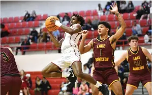  ?? ?? An Arkansas High player cuts through the defense Friday against Lake Hamilton at Razorback Gym in Texarkana, Ark. (Photo by Kevin Sutton/txksports.com)