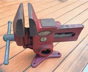  ?? ALAN D. MILLER PHOTOS/COLUMBUS DISPATCH ?? A Versa-vise made by the Will-burt Co.