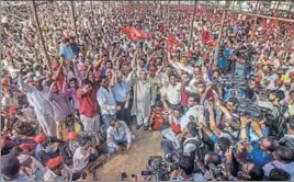  ?? PRATIK CHORGE/HT PHOTO ?? Farmers celebrate their victory in the presence of leaders including CPI(M) leader Sitaram Yechury at Azad maidan in Mumbai on Monday.