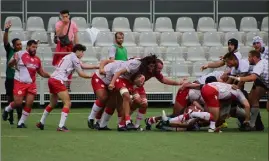  ?? (Photo A.S.) ?? Le pack monégasque a régné en maître dans les mauls.