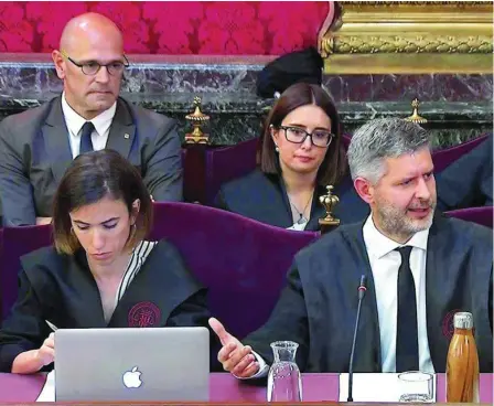  ??  ?? Andreu Van den Eynde, abogado de Oriol Junqueras, ayer, durante la exposición de su informe final en el juicio del «procés»