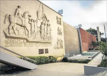  ?? Scott Harrison Los Angeles Times ?? THE MEMORIAL’S most distinctiv­e feature, a 77-foot-wide waterfall, has been dry since 1977. A renovation project is set to replace tiles, scrub graffiti shadows, restore the bas-relief mural and, finally, turn on the water.